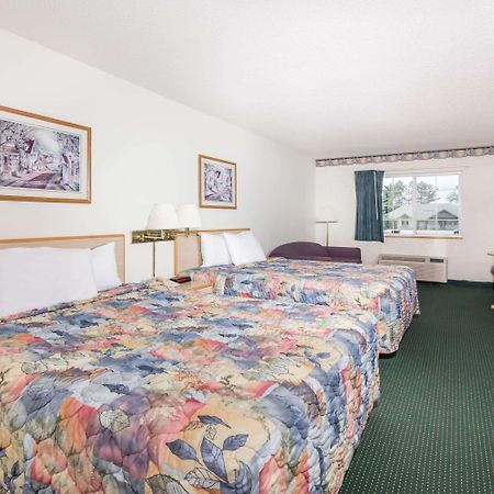 Super 8 By Wyndham Eagle River Exteriér fotografie