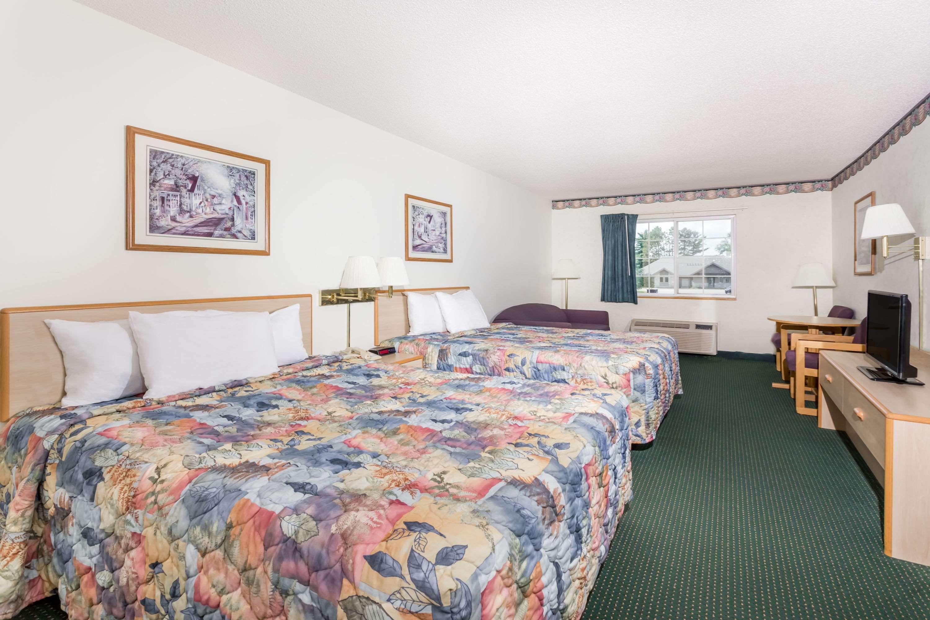 Super 8 By Wyndham Eagle River Exteriér fotografie
