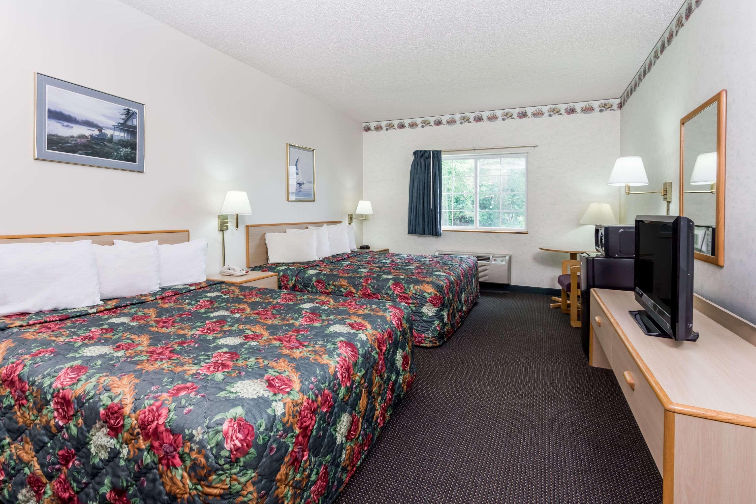 Super 8 By Wyndham Eagle River Exteriér fotografie