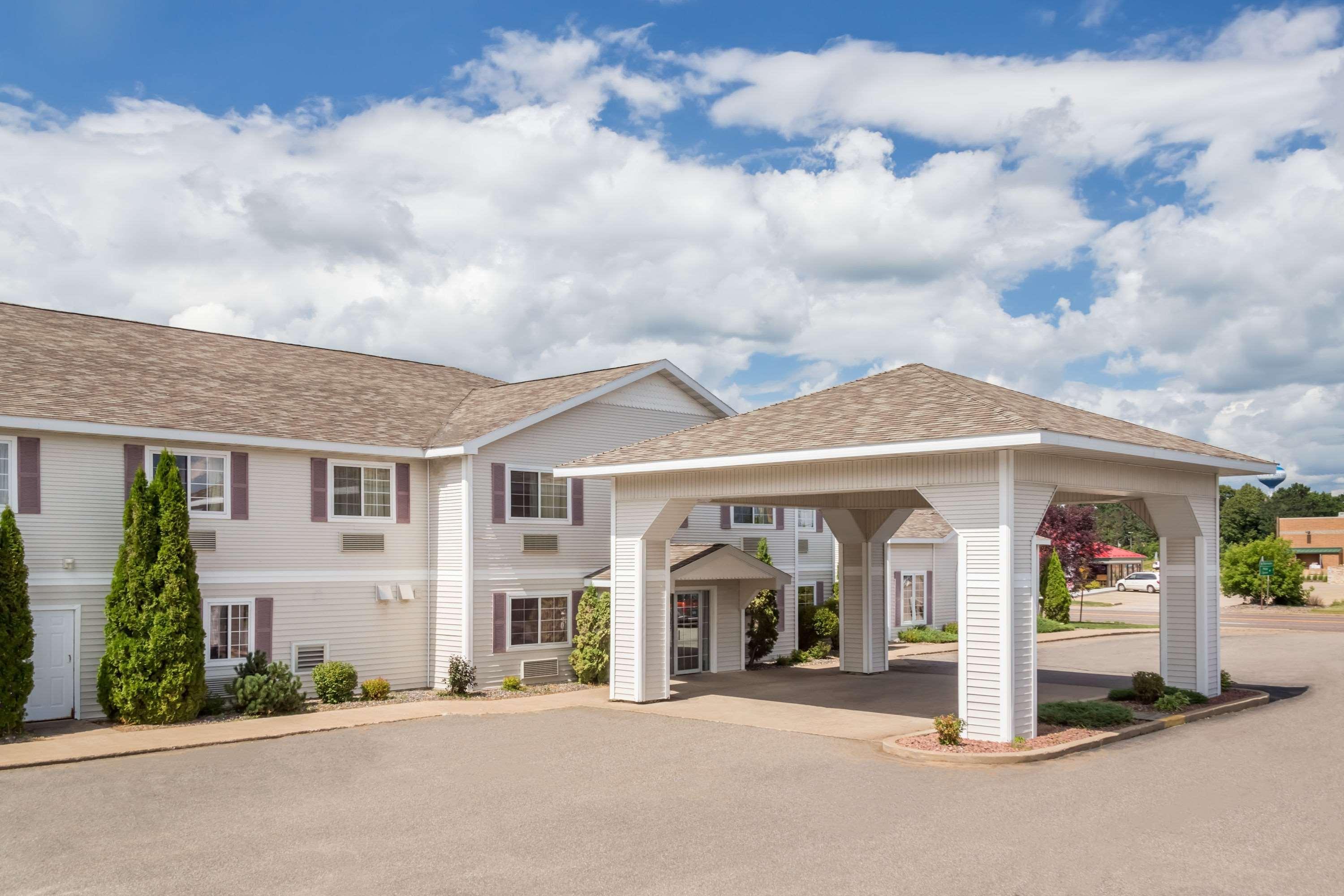 Super 8 By Wyndham Eagle River Exteriér fotografie