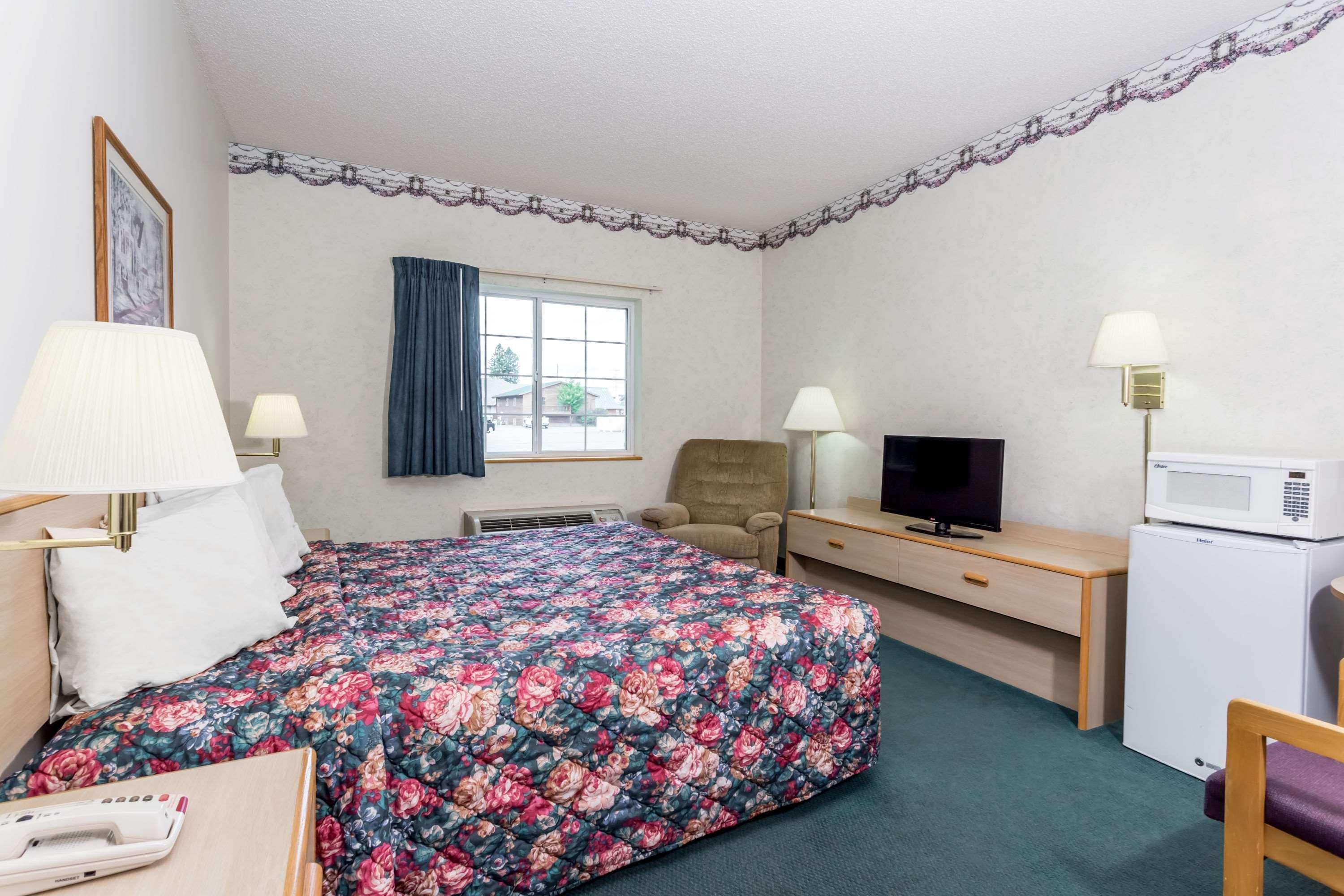 Super 8 By Wyndham Eagle River Exteriér fotografie